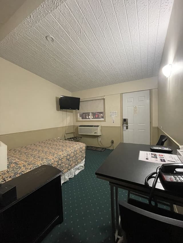 Standard Room, 1 Queen Bed, Non Smoking