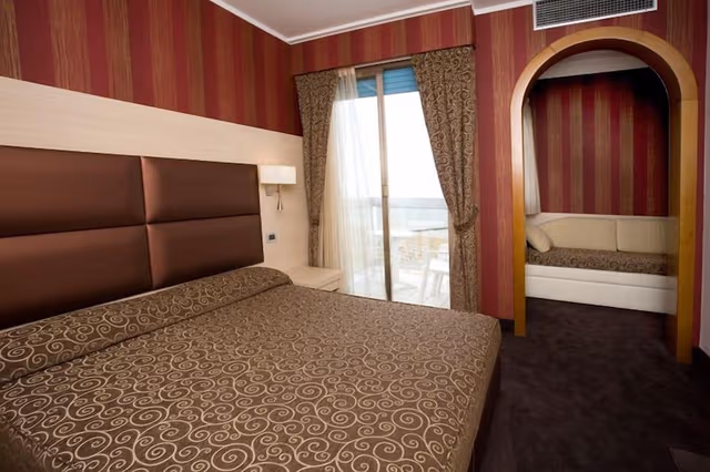 Junior Suite, Partial Sea View