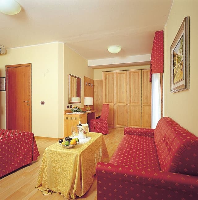 Romantic Junior Suite with 2 balconies, Partial Lake-View