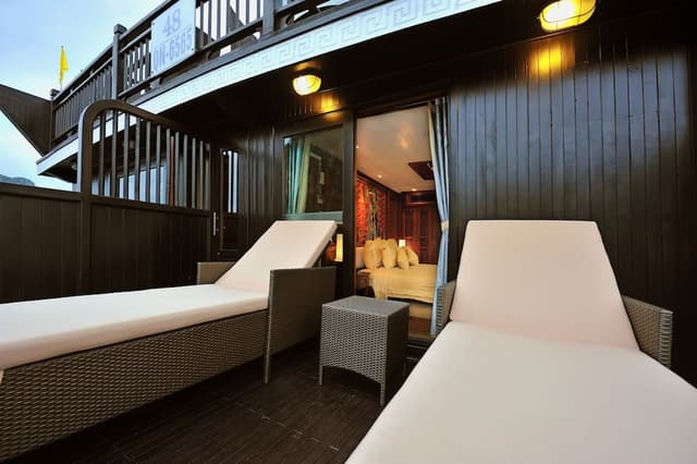 Premium Suite, 1 King Bed, Bay View