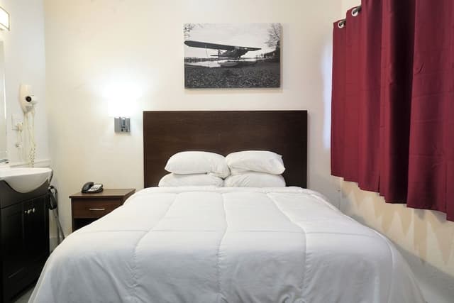 Economy Room