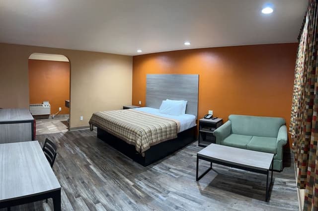 Standard Room, 1 King Bed