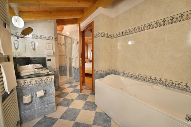 Deluxe Double Room, Jetted Tub