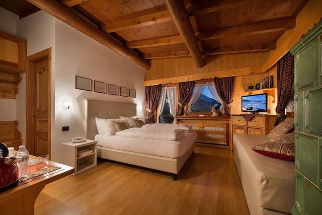 Romantic Double Room, Jetted Tub, Mountain View