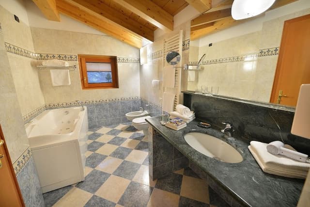 Deluxe Double Room, Jetted Tub