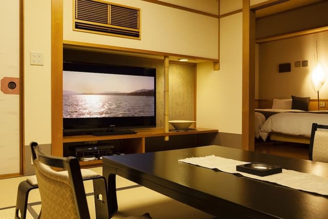Deluxe Japanese Western Style Twin Room