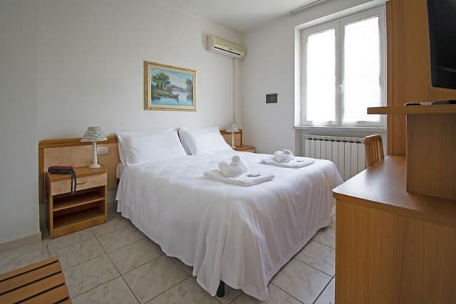 Double Room, 1 Queen Bed