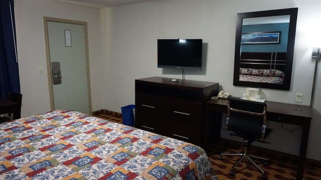 Room, 1 King Bed, Smoking