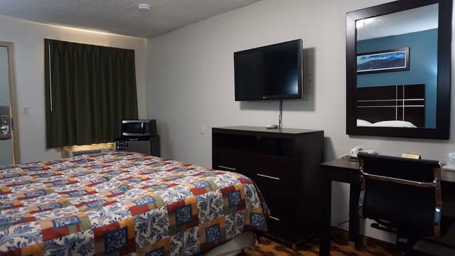 Room, 1 King Bed, Non Smoking
