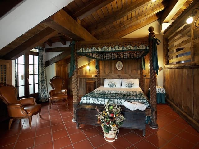Superior Suite, 1 King Bed, Balcony, Mountain View