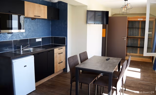 2 bedroom suite for 3