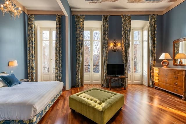 Luxury Suite, City View