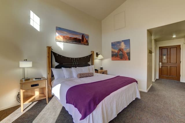 Standard Room, 1 King Bed