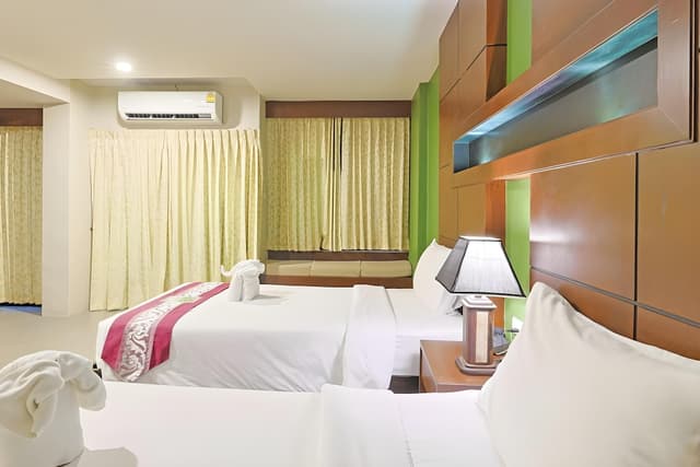 Deluxe Room, Bathtub