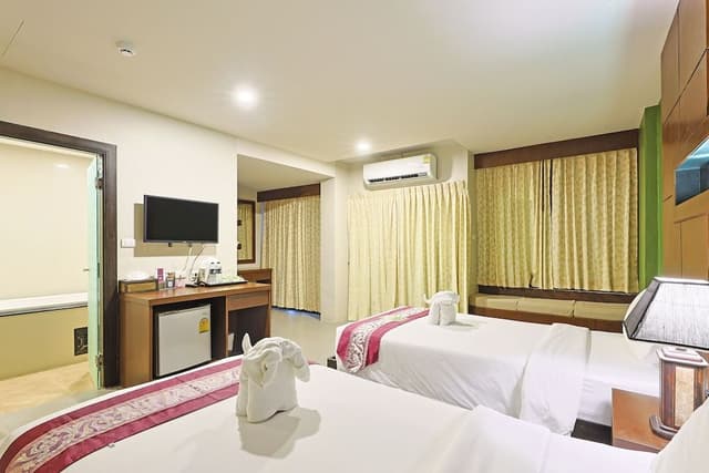 Deluxe Room, Bathtub