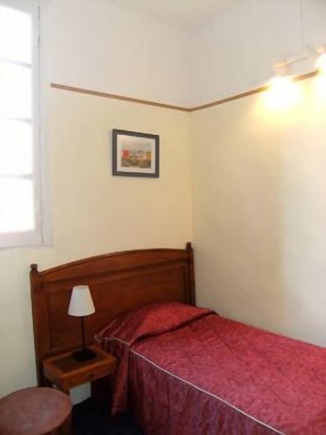 Shared Dormitory, 1 Twin Bed (for men)