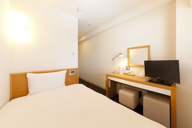 Single Room, Smoking