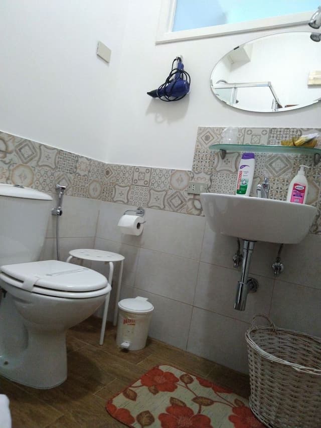 Room Orange, Private External Bathroom
