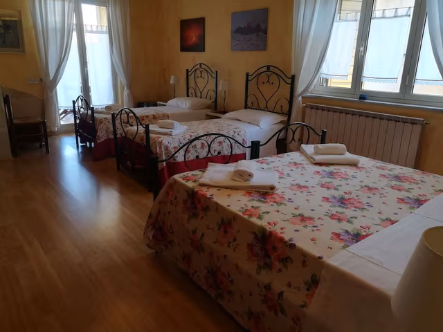 Quadruple Room (Red)