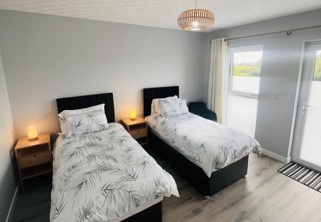 Signature Twin Room, Private Bathroom