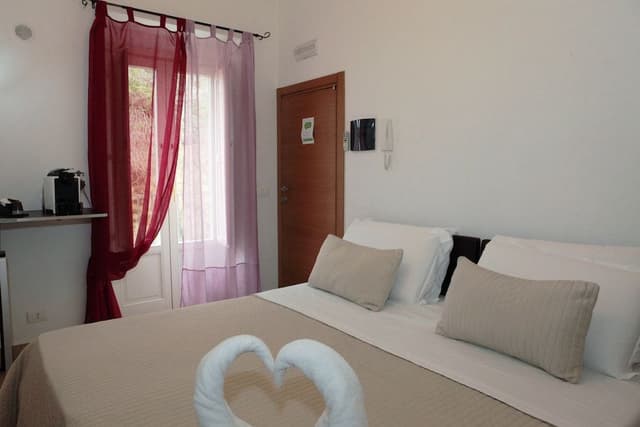 Double Room, 1 Queen Bed