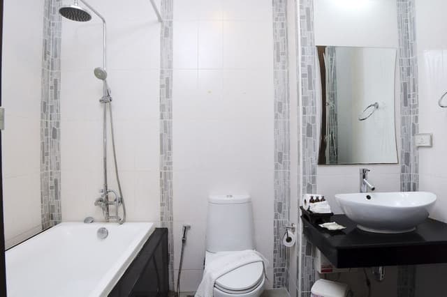 Senior Suite, 1 Bedroom, Kitchen, Pool View