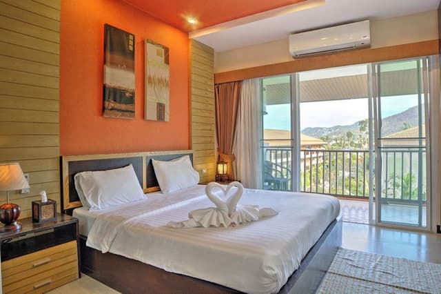 Senior Suite, 1 Bedroom, Kitchen, Pool View