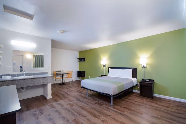 Deluxe Room, 1 Double Bed, Non Smoking, Refrigerator & Microwave