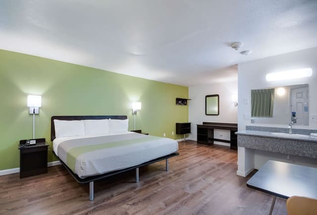 Deluxe Room, 1 King Bed, Smoking, Refrigerator & Microwave