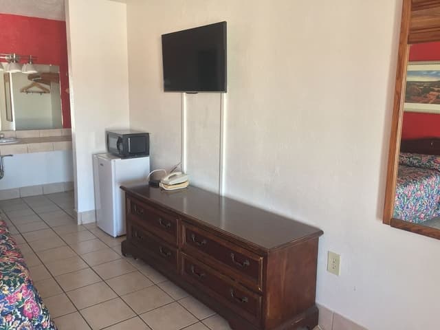 Deluxe Room, 1 King Bed, Non Smoking, Refrigerator & Microwave