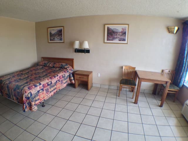Economy Room, 1 Queen Bed, Non Smoking