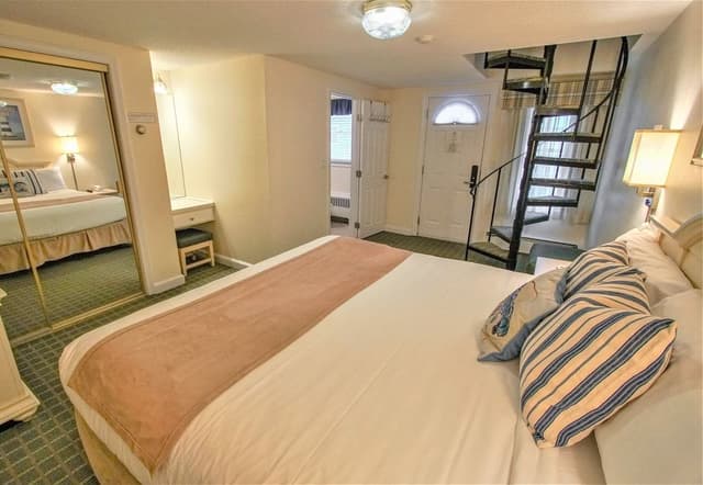 Traditional Townhome, 1 King Bed with Sofa bed
