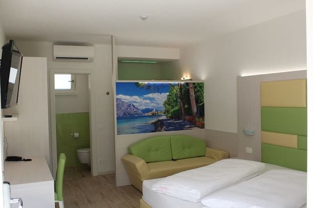 Room (Bio)