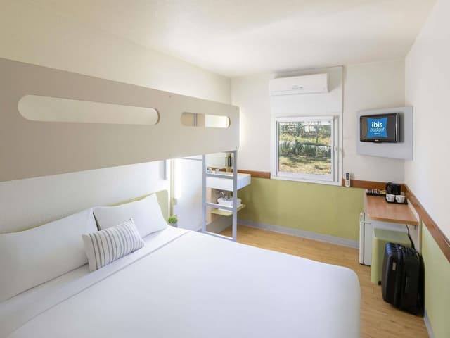 Room, Multiple Beds