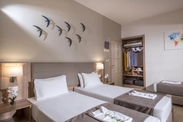 Deluxe One-Bedroom Apartment with Pool View