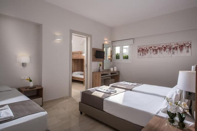 Deluxe One-Bedroom Apartment with Pool View