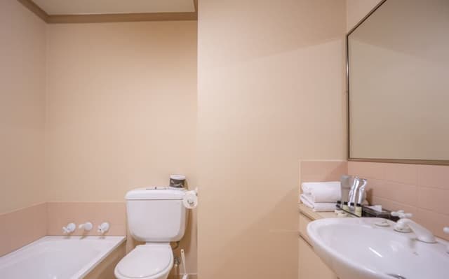 Budget Two Bedroom Apartment (1 Queen, 1 Double)