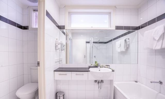 Executive Two Bedroom (1 King, 2 Single)