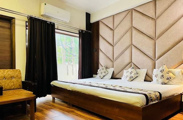 Deluxe Triple Room, City View