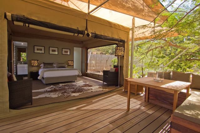 Queen Safari Tent (Children under 2 not permitted)