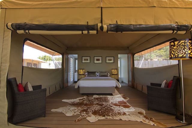 Queen Safari Tent (Children under 2 not permitted)