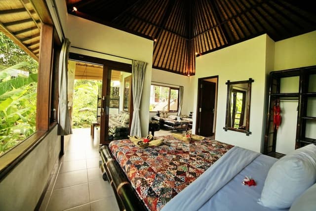 Romantic Bungalow, Garden View