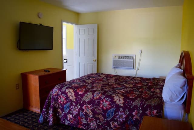 Standard Room, 1 Queen Bed
