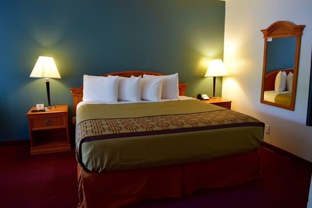 Deluxe Room, 1 King Bed