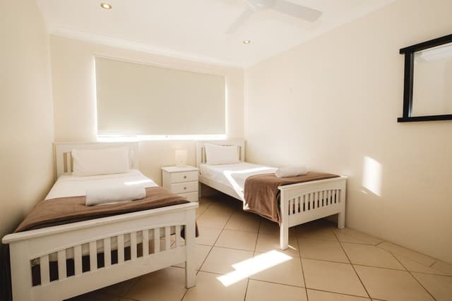 3 Bedroom Apartment 2 Queens & 2 Singles