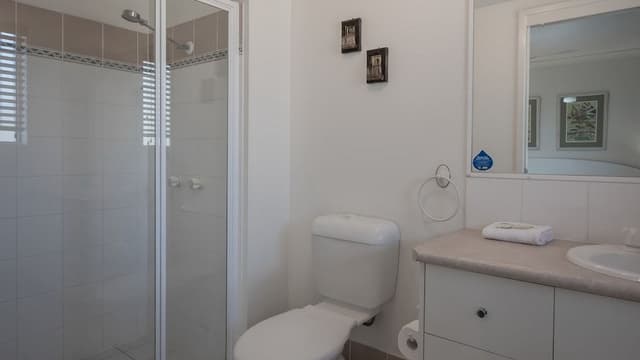 3 Bedroom Apartment 2 Queens & 2 Singles