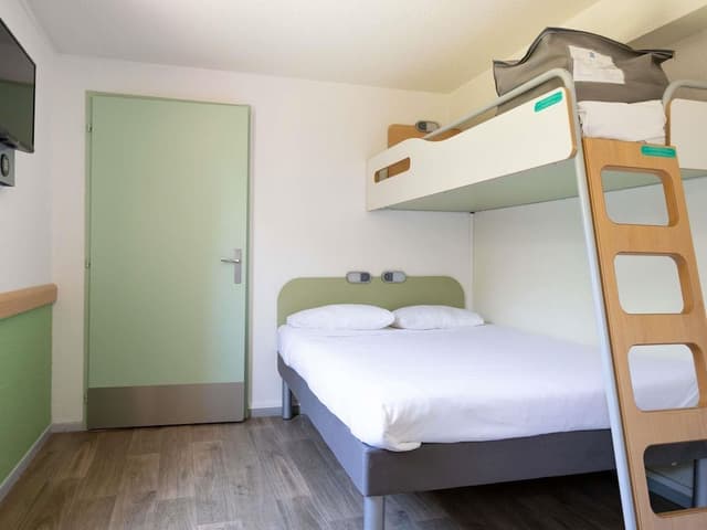 Triple Room, Multiple Beds
