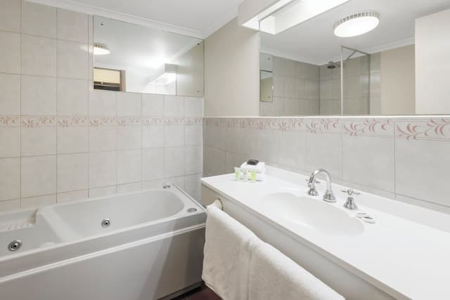 Standard Room, 2 Queen Beds, Ensuite