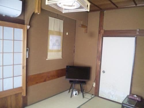 Japanese-Style Single Room with Shared Bathroom - Non-Smoking