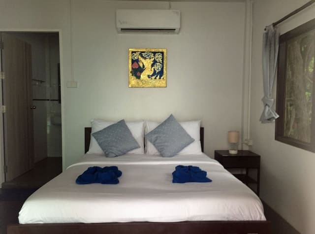 Pier Side Room